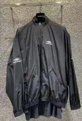 2025年最新】balenciaga トラックジャケットの人気アイテム - メルカリ