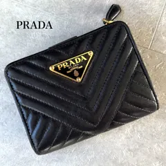 PRADA プラダ 三角ロゴプレート キルティング 二つ折り財布 ブラック ゴールド金具 ラムレザー トライアングルロゴ レディース メンズ