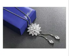 超人気　レディース　ネックレス　ペンダント　ロング　キラキラ　豪華　フラワー