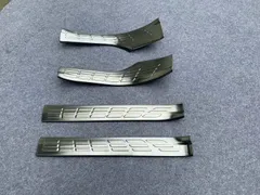 【送料無料】20年 RAIZE 対応 インナードアスカッフプレート ドアシル ガード ステンレス製 4点セット 傷防止 高級感アップ 専用設計ZX07