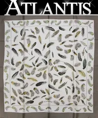 美品 エルメス HERMES カレ90 PLUMES par Henri de Linares 羽根 大判スカーフ オリーブ シルク 100％ 【72989】