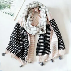 爽やかな色合いと独特な幾何学模様が特徴の大判ストール　柔らかなピンクとグレーの色調が組み合わさり、どんな服装にも簡単に合わせることができます　シックな幾何学模様が採用されており、それぞれのセクションで異なるパターンが楽しめます 波線 チェック柄ma0347a