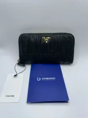 PRADA ゴーフレ プレジップ長財布 ブラック 1M0506