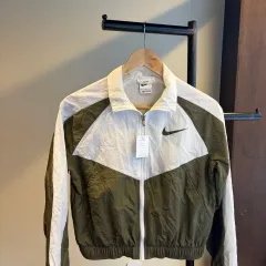 15622 - NIKE クロップド ウィンドブレーカー ジャケット