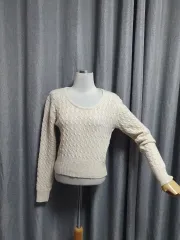 ケーブルVネック かわいいフィット ニット