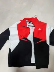 アディダス ウィンドブレーカー sです