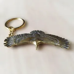 K138 真鍮製イーグル（鷹）キーホルダー 風水開運チャーム｜自由と飛躍を象徴する縁起物 ブラスの重厚感とエイジングを楽しむ大人の開運雑貨