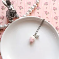 小さな白苺とコットンパールのネックレス＊シルバーカラー