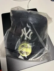 エメレオンドレ X NEW ERA 59FIFTY ニューヨーク・ヤンキース キャップ ネイビー/ブラック