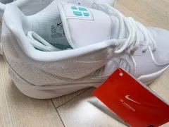 ナイキ サブリナ 2 (Nike Sabrina 2) カラー: 白 / シルバー