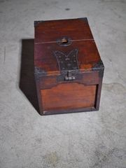 伝統的な欅収納箱 銭函鍵付き 時代物 - メルカリ