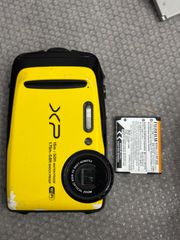FUJIFILM FinePix XP90 本体 イエロー 水中カメラ - メルカリ