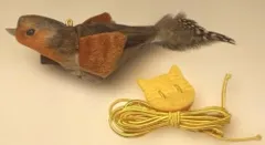 鳴き声付き小鳥 猫じゃらし おもちゃ リアルな小鳥モチーフ＆羽根付き 吊り紐付きで運動不足解消・ストレス発散 ブラウン