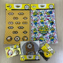 ミニオン６　スクイーズチャーム賞、缶バッジ賞2つ（大小）、クリアステッカー賞２つ、計５点セット