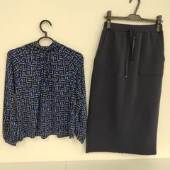 【TAKA62-26】◇ DO CLASSE ドゥ クラッセ ｢ドレープ ジャージー ハイネック ブラウス&ドロー ストリング ポケット付き タイトスカート｣ レディース S&M ブルー・パターン系&ネイビー 2点セット