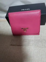 プラダの財布