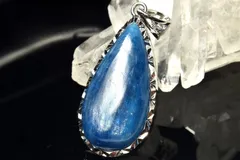 【１点物】シルバー925◇繊維結晶 カイヤナイト　28x14mm　ドロップ ペンダントトップ パワーストーン 天然石 _PC8398