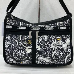 7824　 LeSportsac レスポートサック　　肩がけ　斜めがけ　紐調節可能　デラックスエブリデイ　ブラック系　黒系　総柄　花柄　フラワー　モノクロ　白黒　ポケット多数　収納多数　ナイロン