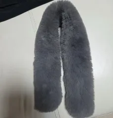 柔らかい グレー ファー マフラーです