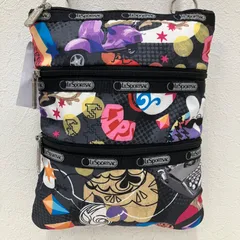 7838　LeSportsac レスポートサック　　肩がけ　斜めがけ　紐調節可能　ケイシー　3連ジップ　ポケット多数　総柄　ブラック系　黒系　ナイロン　軽量　カジュアル