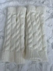 ケーブル編みアームウォーマー