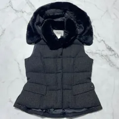 ルネ　Rene ツイード　レッキスファー ペプラム　プレートロゴ　ファー取り外し可能　ダウン80% フェザー20% ブラック　黒　黒色　レディース　フーデッド　ダウンベスト　38サイズ