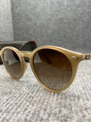 Item thumbnail for item b629ce3b-20ab-4246-af31-68363923916f