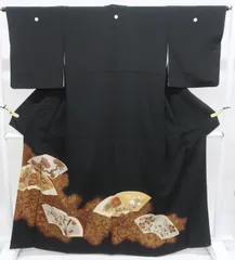 【一輝堂】黒留袖 五つ紋 金駒刺繍 地紙に花 比翼仕立 正絹 着物 身丈約165.5cm 裄丈64cm 25z12-6832