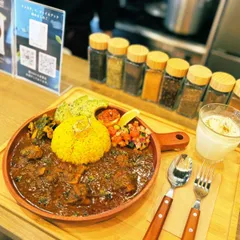 お肉増量！極CURRY 極・スパイスポークカレー 180g × 2袋 大きいお肉にほど良い辛さ、奥深い旨み 国産豚肉使用 / レトルトカレー スパイスカレーのサムネイル