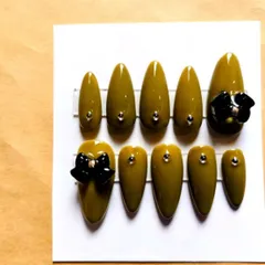 ネイルチップ 　カーキ×ブラックリボン×ストーン