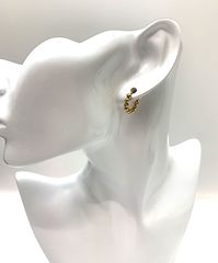 K18 両耳ピアス 天然ダイヤ0.30ct 1.0g - メルカリ