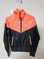ナイキ ウィンドランナー WHO ウインドブレーカー オレンジ/ブラック s