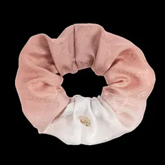 GUCCI グッチ GGジャガード シルク シュシュ 831764 3G009 5772 ローズグラデーション GGメタルチャーム ヘアゴム スクランチー ヘアアクセサリー レディース【新品/本物】売れ筋