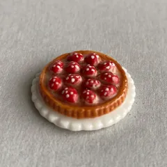 いちごのタルトのフェーブ／スイーツ／フランス雑貨／陶器ミニチュア／ブロカント／ヴィンテージ／蚤の市／幸運の小さな陶器