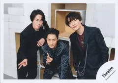 【中古】生写真(STARTO) Snow Man/岩本照・深澤辰哉・宮舘涼太/横型・膝上/「祭 GALA」グッズオフショット/公式生写真