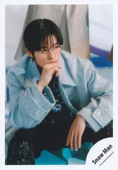 【中古】生写真(STARTO) Snow Man/目黒蓮/膝上/シングル「LOVE TRIGGER / We’ll go together」MV＆ジャケ写オフショット/公式生写真