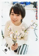 【中古】生写真(ジャニーズ) 関西ジャニーズJr./大西流星/全身・しゃがみ・衣装白・両手枝・桜・体左向き・見上げ/16春「春休みスペシャルShow 2016」グッズ撮影オフショット/公式生写真