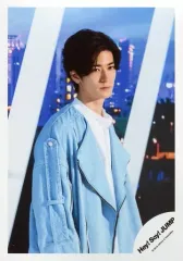 【中古】生写真(ジャニーズ) Hey! Say! JUMP/中島裕翔/上半身・衣装水色・白・両手下・右向き・口閉じ/シングル「ファンファーレ!」MV＆ジャケ写オフショット/公式生写真