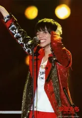 【中古】生写真(ジャニーズ) 7WEST/重岡大毅/ライブフォト・膝上・衣装赤・黒・金・右手上げ・左手頭・笑顔・スタンドマイク/少年たち Jail in the Sky