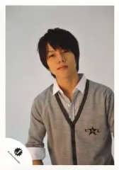 【中古】生写真(ジャニーズ) 7WEST/重岡大毅/上半身・衣装グレー・体正面・目線正面・背景グレー/公式生写真