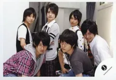 【中古】生写真(ジャニーズ) 関西ジャニーズJr./集合(6人)/新垣祐斗・重岡大毅・金内柊真・向井康二・朝田淳弥・北田和也/横型・膝上・カメラ目線・背景楽屋/公式生写真