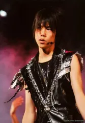 【中古】生写真(ジャニーズ) 7WEST/重岡大毅/ライブフォト・上半身・衣装黒 銀・両手下・目線左・ヘッドマイク/公式生写真