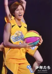 【中古】生写真(ジャニーズ) Snow Man/阿部亮平/ライブフォト・膝上・衣装黄色・両手ボール・体右向き/「少年たち そして、それから...」ステージフォト第1弾