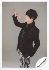 【中古】生写真(ジャニーズ) Hey! Say! JUMP/有岡大貴/膝上・衣装黒・右手薔薇・左手ポケット/「マエヲムケ」PV＆ジャケ写撮影オフショット/公式生写真