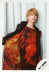 【中古】生写真(ジャニーズ) Aぇ! group/末澤誠也/膝上・衣装黒・赤・右手衣装広げ・右向き/「関ジュ 夢の関西アイランド 2020 in 京セラドーム大阪 ～遊びにおいでや!満足 100%～」グッズオフショット/公式生写真