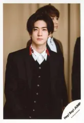 【中古】生写真(ジャニーズ) Hey! Say! JUMP/中島裕翔/上半身・衣装黒・白・両手下・口閉じ・背景ベージュ/DVDシングル「愛だけがすべて -What do you want?-」MV＆ジャケ写オフショット/公式生写真