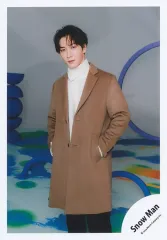 【中古】生写真(STARTO) Snow Man/渡辺翔太/膝上/シングル「LOVE TRIGGER / We’ll go together」MV＆ジャケ写オフショット/公式生写真