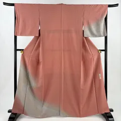 付下げ 身丈164.5cm 裄丈66cm M 袷 落款 流水 幾何学模様 金銀彩 ぼかし 茜色 正絹 秀品 一つ紋 【中古】