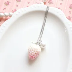 白苺とパールのネックレス＊Lサイズ/シルバーカラー