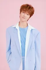 【中古】生写真(男性) SEVENTEEN/THE 8(ディエイト)/膝上・衣装水色・白・首傾げ・背景ピンク・ポストカードサイズ/「2019 SVT 3rd FAN MEETING SEVENTEEN in CARAT LAND」フォトセット